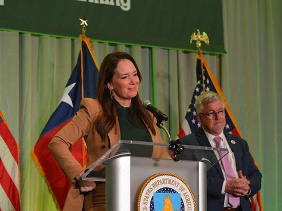 Agriculture Secretary Brooke Rollins and Undersecretary Richard Fordyce meet with reporters on Thursday after Rollins gave a speech at Commodity Classic. Rollins announced USDA has a new login platform for farmers to access programs for both FSA and NRCS. (DTN photo by Chris Clayton)