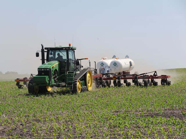 For some farmers, planting was a top priority and fertilizer application was secondary this spring, thanks to the ability to sidedress nitrogen later. (DTN file photo by Pamela Smith)