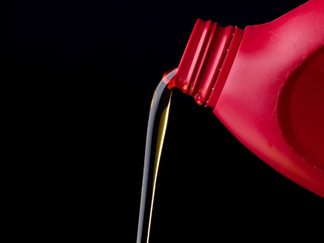 Biosynthetic Technologies, a company that produces synthetic oils with bio-contents, is gearing up to mass produce a high-oleic soybean oil-based motor oil. (Photo courtesy of BioSynthetic Technologies)  