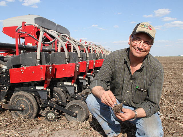 A 15-inch row used to be considered narrow. Marion Calmer, of Alpha, Ill., still uses that row spacing. However, he's eyeing a further reduction in coming years. (DTN/The Progressive Farmer photo by Pamela Smith)