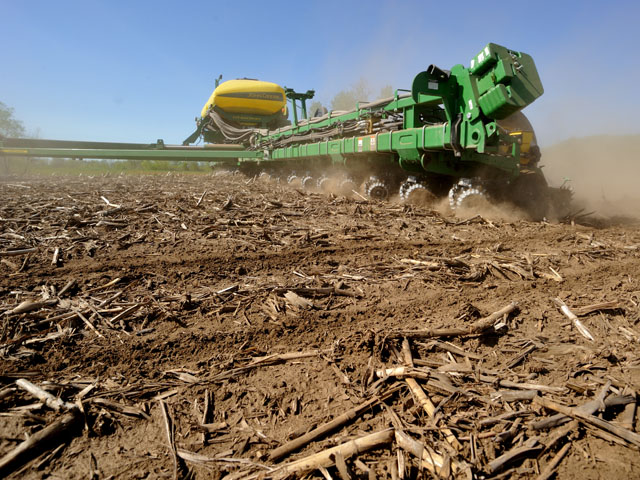 Lenders are refinancing short-term debt to longer-term equipment and land debt, and helping to finance most farmers so they can get their crops in the ground. (DTN/Progressive Farmer file photo)