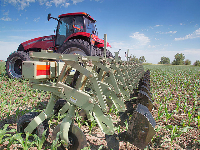 Row Crop Cultivators Resurrected To Combat Herbicide Resistant Weeds