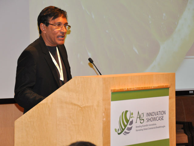 Rohit Shukla, CEO of Larta Institute, addresses the Ag Innovation Showcase in St. Louis, where agricultural start-up companies presented their ideas to potential investors. (DTN photo by Emily Unglesbee)