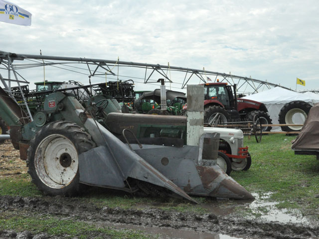 An Oliver 77 tractor and Model 4 mounted corn picker were on display at Husker Harvest Days in Grand Island, Neb., in early September. Vintage iron was present at both the Farm Progress Show and Husker Harvest Days. (DTN photo by Russ Quinn)
