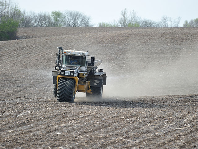 The best time of year to apply fertilizer is something that farmers need to keep in mind. (DTN photo by Jim Patrico)