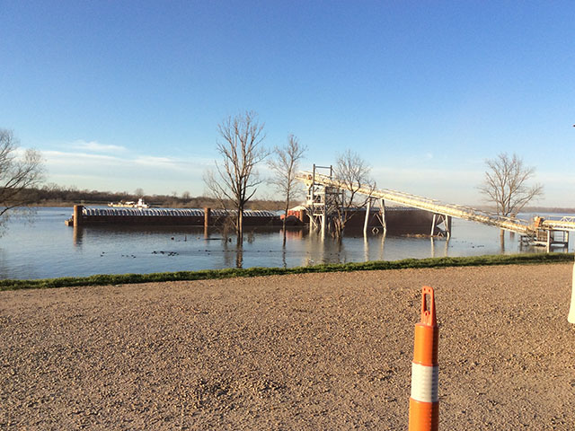Lower Mississippi River Still Dangerous For Barges Old Vicksburg Bridge Battered By Tows
