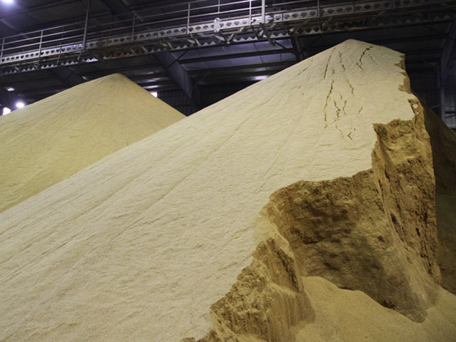 DTN's average weekly spot price for domestic distillers dried grains was $4 lower on average at $122 per ton. (DTN file photo by Elaine Shein)