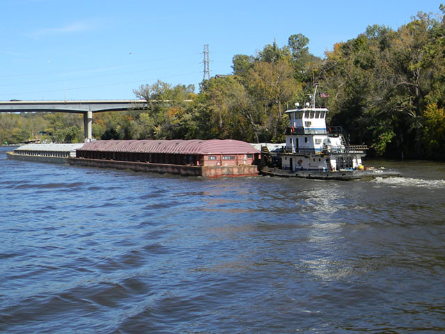 Tow pushing grain barges downriver out of St. Paul, Minnesota, in mid-October. (DTN photo by Mary Kennedy)