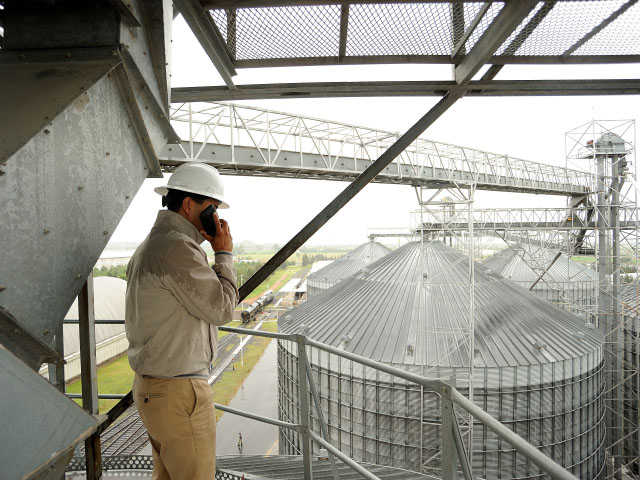 Grupo Gramosa in Queretaro, Mexico, has storage for about 4 million bushels of corn. Almost all comes from U.S. farmers by way of the facility&#039;s rail terminal, which can handle 110-car shuttles. (DTN/The Progressive Farmer photo by Jim Patrico)