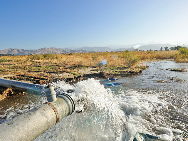 Water-starved counties across California have seen water-theft cases involving everything from tank trucks siphoning water out of irrigation district canals in Mendocino County for black market sale to the highest bidder to theft of water from fire hydrants in Kings County. (DTN/The Progressive Farmer photo by Jim Patrico)