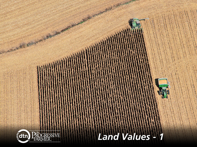 Farm sector debt has been increasing since 2003, going up 9.9% since 2014, to an anticipated $385 billion this year. (DTN/The Progressive Farmer photo by Elaine Shein)