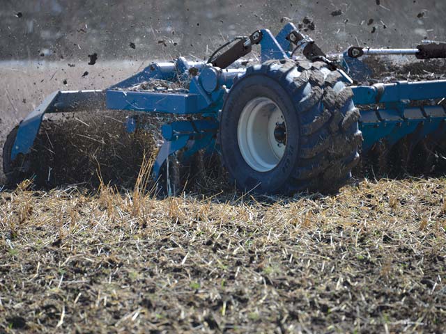 Kinze Manufacturing introduced their new Mach Till high-speed disc, which expands the company's product line. The disc can be operated at 8 to 12 mph. One model (Mach Till 331) will be displayed at the 2018 National Farm Machinery in Louisville, Kentucky Feb. 14-18. (Photo courtesy of Kinze Manufacturing)