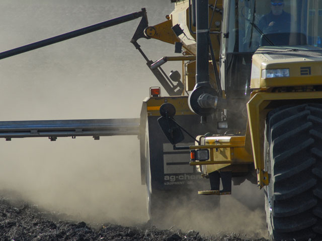Having different sources of S that are both elemental and sulfate will allow plants access to the nutrient all growing season. (DTN file photo)