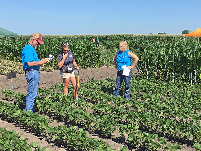 University of Guelph student Isabelle Aicklen tries to answer farmer questions about weed control from Jenny Schweigert (right) during a national weed science contest. Her answers are being judged by Gary Schwarzlose, Bayer. (Progressive Farmer image by Pamela Smith)
