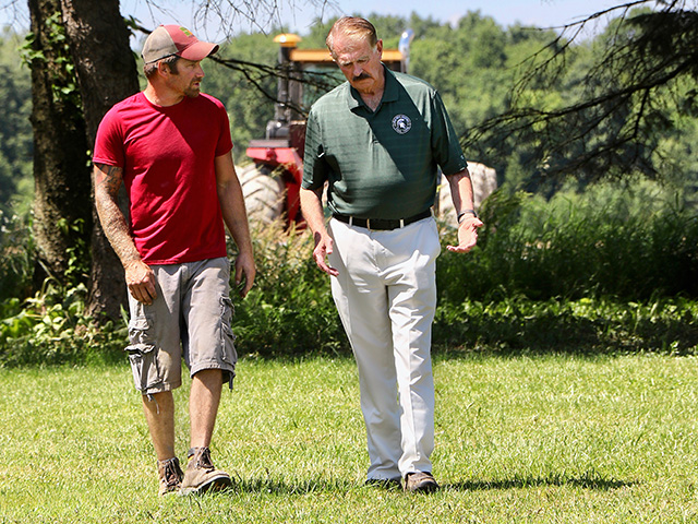 Jacob Leininger (left) and landowner Martin Hawley (Progressive Farmer image by Des Keller)
