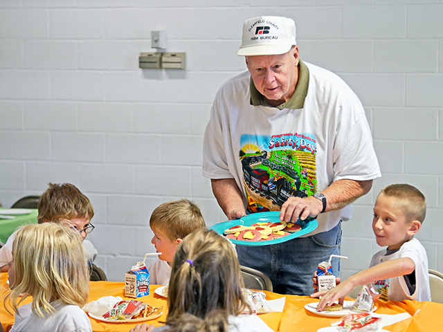 Volunteering offers vital help to people in need, worthwhile causes and the community, but the benefits can be even greater for you, the volunteer. (Progressive Farmer image by Progressive Agriculture Foundation)