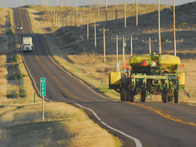 Watch for good pullover spaces as you navigate roads with farm equipment this spring. (Progressive Farmer photo by Mike Boyatt)