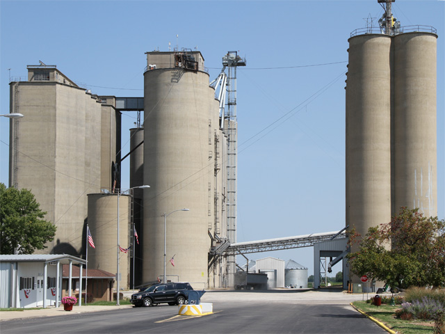A rule posted by EPA at regulations.gov July 9, may push elevators to make dust-handling improvements. (DTN file photo by Pam Smith)