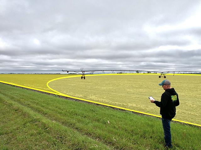 By filing his mandatory acreage reports for crop insurance and the Farm Services Agency electronically, Nebraska farmer Quentin Connealy can finally separate dryland corners from his irrigated field, an efficiency that&#039;s resulted in time and cost savings. (Image by Quentin Connealy, illustration by MyAgData) 