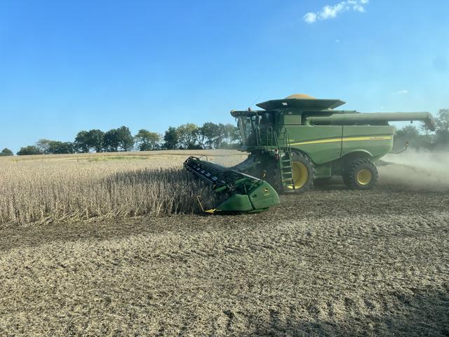Harvest continues in Missouri for View From the Cab farmer Zachary Grossman. Yields have been surprisingly good given the rollercoaster weather this year. (Photo courtesy of Zachary Grossman)
