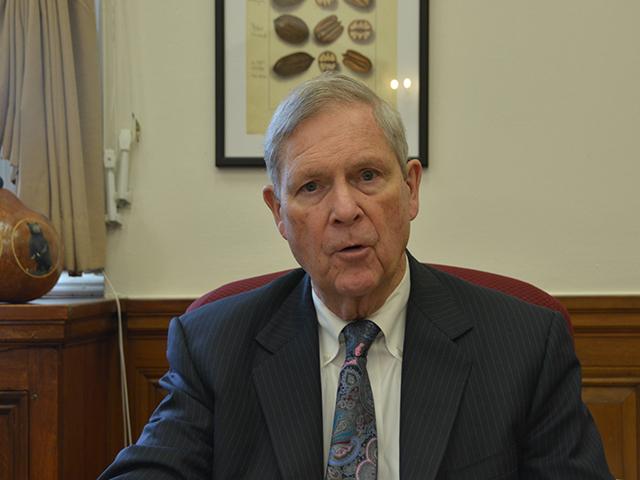 Outgoing Agriculture Secretary Tom Vilsack in an interview at his office earlier this month. Vilsack said Congress often looks for budget cuts but has blocked USDA from closing any local Farm Service Agency (FSA) offices even when they are not staffed. Members of Congress also complained about cutting crop and livestock surveys this year even after Congress cut the statistical agency&#039;s budget. (DTN photo by Chris Clayton) 