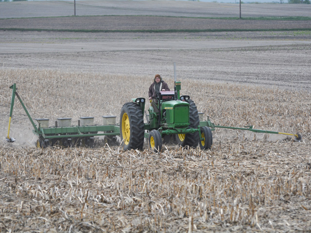 Eric Stall of Ankeny, Iowa, plants no-till soybeans on May 5, 2021, with his 1966 John Deere 2510 and an eight-row John Deere 7000 planter. (DTN/Progressive Farmer photo by Matthew Wilde)