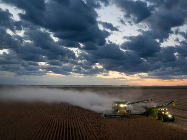 Bartlett announces plans to build a $325 million soybean crushing plant in southeast Kansas. (DTN file photo by Joel Reichenberger)