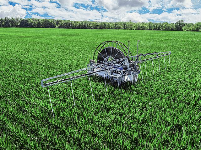 360 Yield Center&#039;s new 360 RAIN robotic irrigation sprinkler promises to help dryland-corn growers boost yields by spoon-feeding small amounts of irrigation water at critical times for crop development. (Photo courtesy of 360 Yield Center)