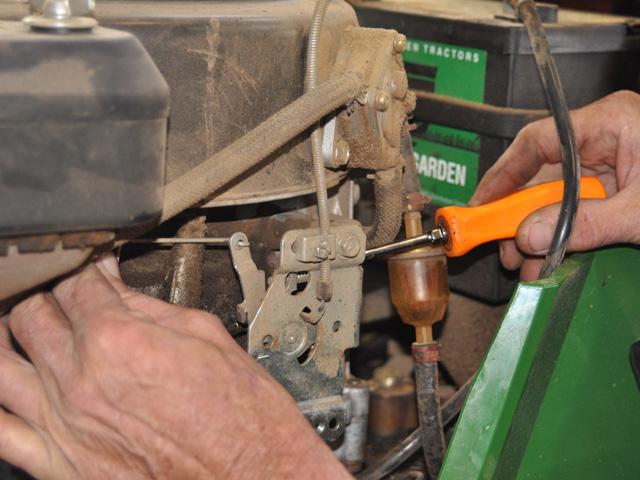 The American Farm Bureau Federation last week announced a memorandum of understanding with John Deere over equipment repairs, manuals and software. National Farmers Union responded that the MOU doesn't solve the problems farmers face with equipment dealers. (DTN file photo) 