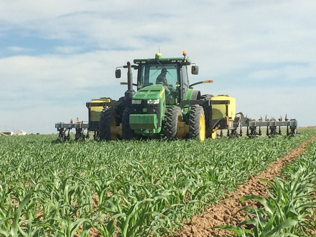 While nitrogen fertilizer prices are soaring, the Commerce Department ruled that countervailing duties could be placed on urea ammonium nitrate imports from Russia and Trinidad and Tobago. The high fertilizer prices have prompted the National Corn Growers Association to ask U.S. fertilizer companies to withdraw their demands for import tariffs. (DTN file photo)