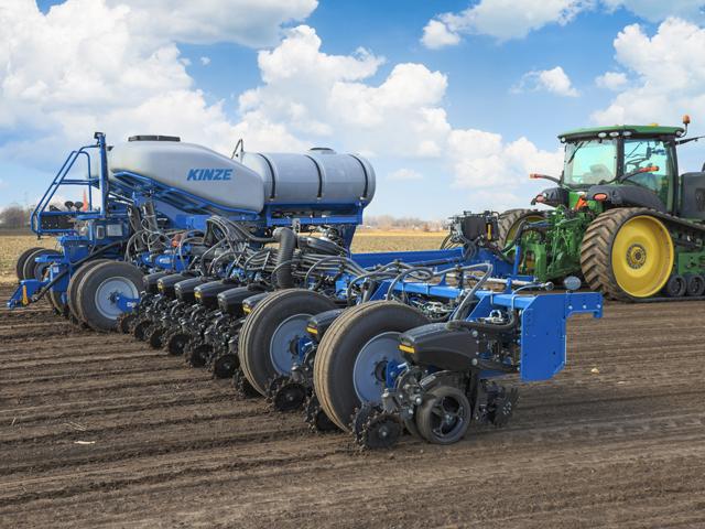 Kinze&#039;s 5000 series planters, bulk-fill only and available for 2024, also feature Kinze&#039;s new 5000 Series electric drive row units. Shown here is Kinze&#039;s 5900, 24-row, 30-inch planter. (DTN Image courtesy of Kinze Manufacturing)