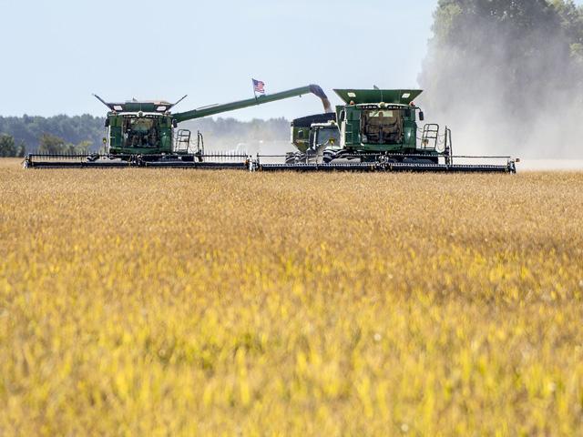 People who choose to work in agriculture do so with a well-developed, whole-hearted willingness to be part of the great American project of bringing food to the world. (DTN file photo)
