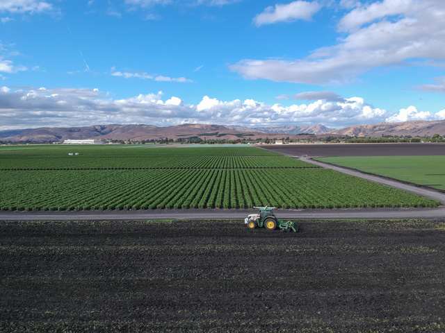 Autonomous technologies will help not only offset skilled labor shortages but will help producers meet tight production deadlines throughout the year. (DTN photo courtesy of John Deere)