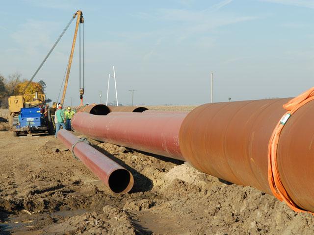 A pipeline project under construction. States across the Midwest and Plains are holding hearings with states and counties deciding on whether to approve projects or tighten permit requirements for carbon pipelines. The Iowa House voted overwhelmingly for a bill March 22 that would require carbon pipelines to get 90% of easement miles voluntarily before seeking eminent domain approval. The bill now goes to the Iowa Senate. (DTN file photo)