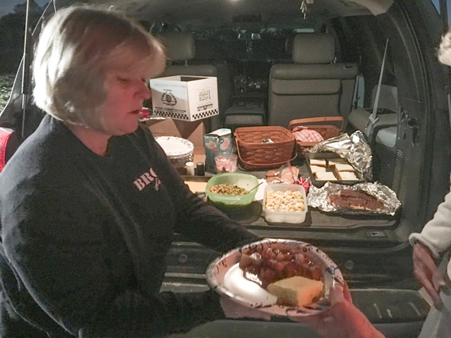 Feeding her farming family is just one of the many jobs Amy Brown juggles every day. This time of the year many of those meals are served in the field near the family's Blue Mound, Illinois, farm. (DTN photo by Pamela Smith)