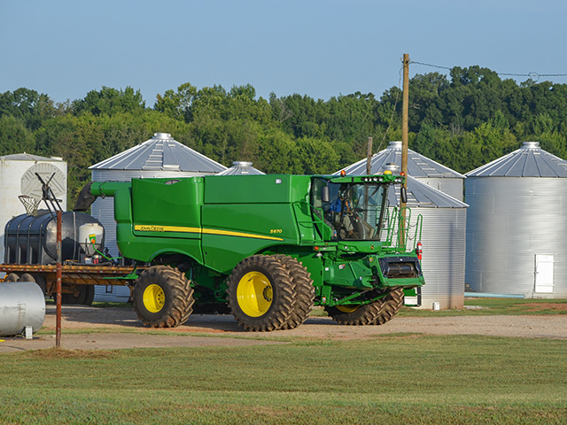 Farming voters supports Trump&#039;s focus on agriculture. But more than 39% in DTN/Progressive poll said agriculture is on the wrong track. (DTN/Progressive Farmer photo by Dan Miller)