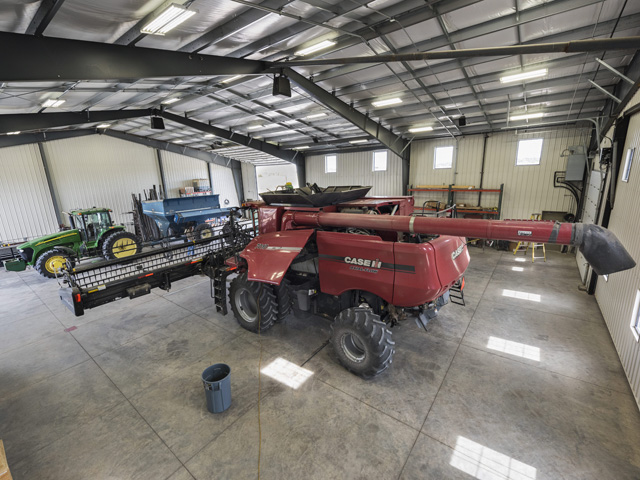 Note the placement of windows on the wall and the overhead door that light the work area. The roof is engineered to accept a 10-ton bridge crane. (DTN/Progressive Farmer photo by Mark Tade)