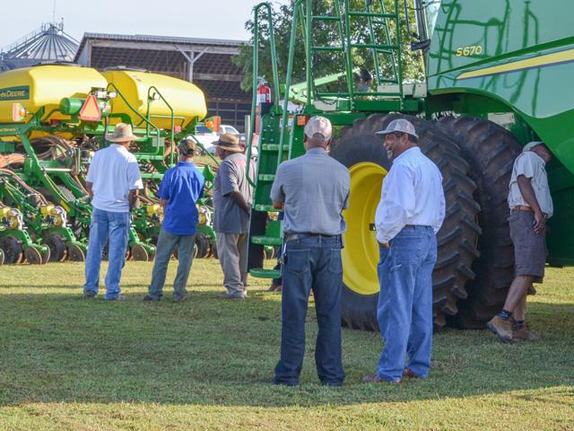 The Model Farms Series opens working farms to producers for presentations on conservation, regenerative ag, biotechnology, crop varieties, weed and pest management, precision ag and USDA programs. (DTN photo by Dan Miller)