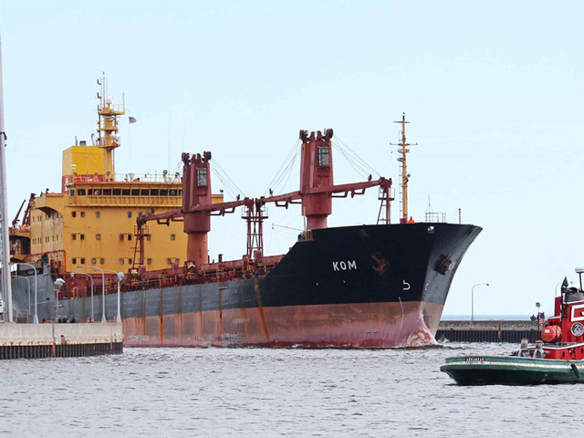 GIPSA&#039;s Federal Grain Inspection Service (FGIS) is responsible for inspection and weighing procedures for grain in domestic and export trade. The KOM, a 465-foot bulk "saltie" (oceangoing ship), enters the Port of Duluth ship canal heading to an export elevator to load durum wheat bound for Italy. The grain will be officially inspected by FGIS before it leaves port. (Photo Courtesy of Duluth Shipping News)