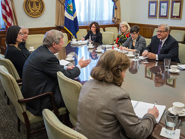 Agriculture Secretary Tom Vilsack (foreground left) and Canadian Minister of Agriculture Lawrence MacAulay (background far right) discussed agricultural economics, production and trade at the U.S. Department of Agriculture (USDA) in Washington, D.C., on Thursday. (USDA photo by Bob Nichols)