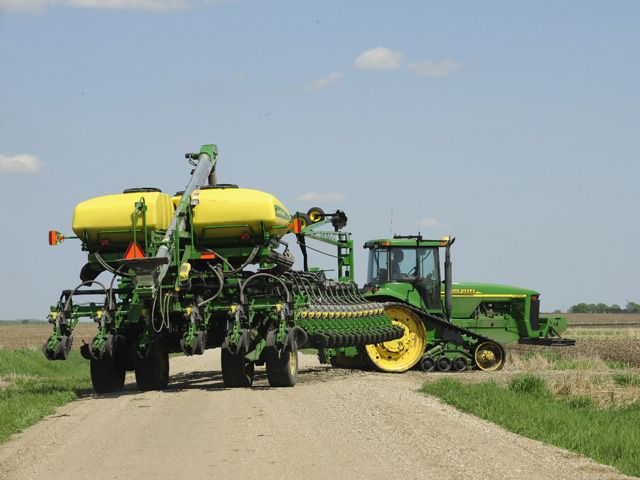 Motorists should be aware that farm equipment requires wide turns to enter fields. (DTN/The Progressive Farmer photo by Bob Elbert)