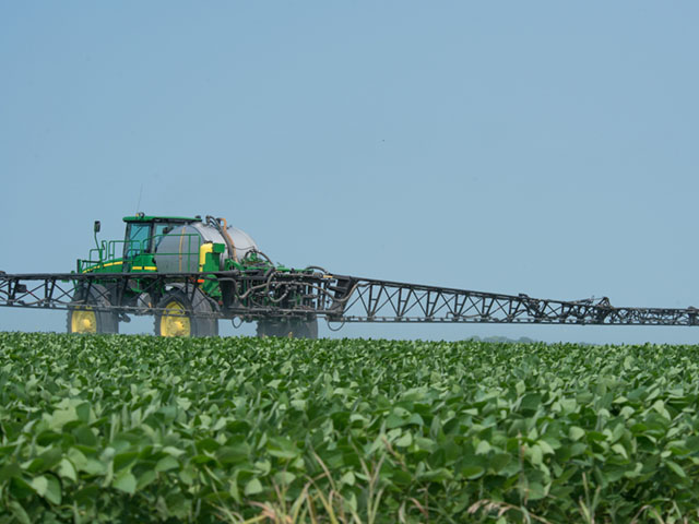 Applicators face complicated labels and a growing body of research on the difficulties of applying dicamba safely. Here are the top seven things to keep in mind when spraying dicamba this year. (DTN file photo by Jim Patrico)
