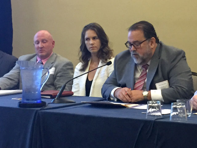 The Renewable Fuels Association&#039;s Bob Dinneen (right) told the U.S. Environmental Protection Agency it needs to do more on advanced biofuels. (Photo courtesy of the Renewable Fuels Association) 