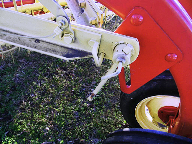 The attitude adjustment offers a range of windrow configurations related to speed and moisture content of crop being raked. (DTN/Progressive Farmer photo)