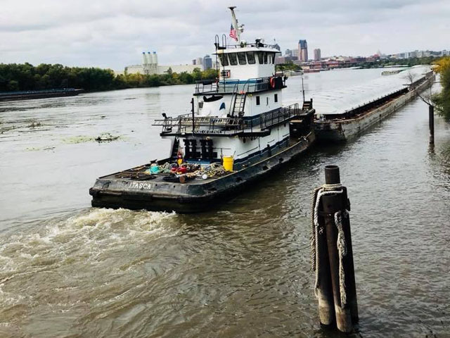 A tow pushes barges on the swollen Mississippi River near St. Paul, Minnesota. (Photo by Michelle Heck Webster)