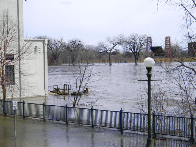 The Mississippi River in St. Paul crested for a second time in less than a month as rain and snow in early April added more moisture to the river after it was starting to fall from the first crest on March 31. (DTN photo by Mary Kennedy)