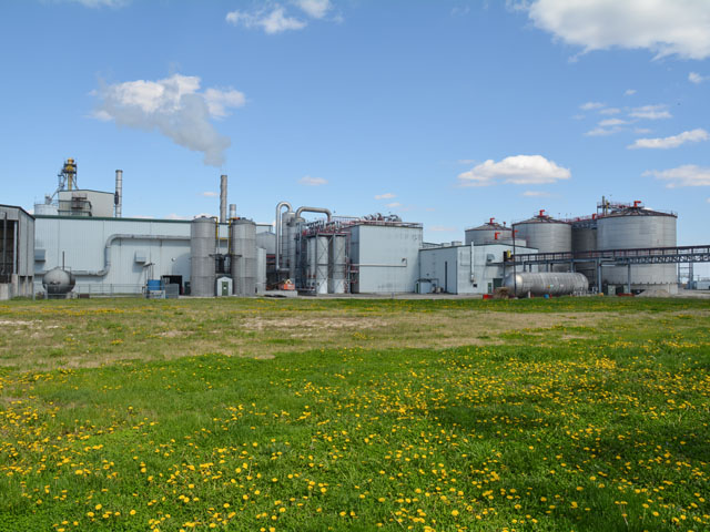 A new report from the federal government concludes the Renewable Fuel Standard has had limited effects in reducing greenhouse gas emissions, a conclusion challenged by the USDA. (DTN/Progressive Farmer photo by Matthew Wilde)