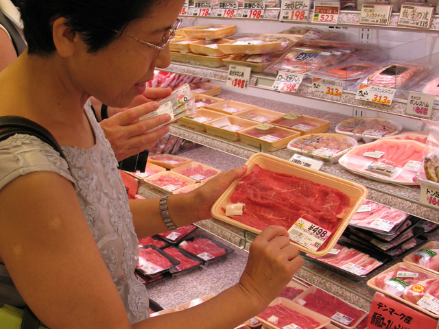A Japanese consumer examines a package of beef and its bar code. President Donald Trump and Japan Prime Minister Shinzo Abe announced that principles had been reached in a trade deal between the two countries. (DTN file photo)
