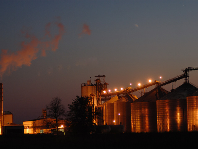 The U.S. Environmental Protection Agency was ordered to review Renewable Fuel Standard volumes set in 2016. (DTN/The Progressive Farmer file photo by Jim Patrico)