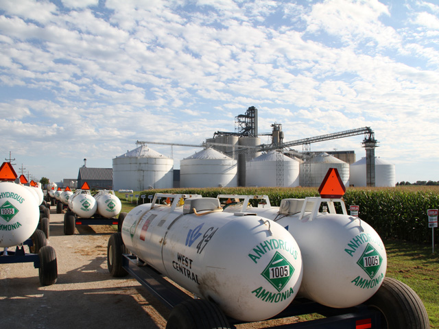 Raw materials and manufacturing in the fertilizer industry contribute 23,000 jobs directly with 700 manufacturing sites in the U.S. Terminals and wholesale kick in 15,000 jobs and 3,000 facilities in the country, according to a study on shared by The Fertilizer Institute. (DTN photo by Elaine Shein)
